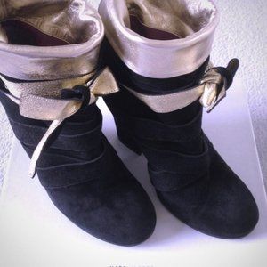 90% NEW!! Marc Jacobs suede black Nap. Gold booties